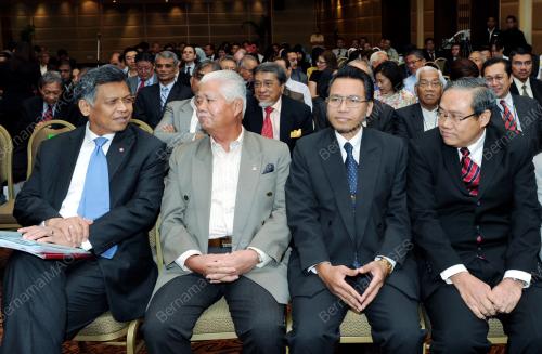 DR SURIN PITSUWAN