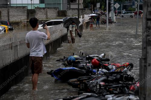 BANJIR KILAT DI JALAN KIA PENG