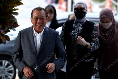 DATUK SERI BUNG MOKHTAR RADIN