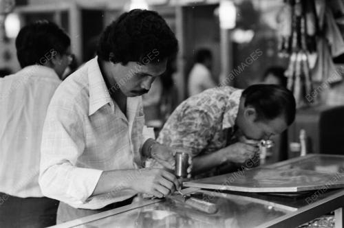 ROMPAKAN KEDAI EMAS