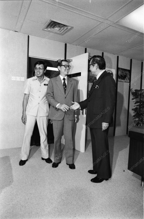 MENTERI