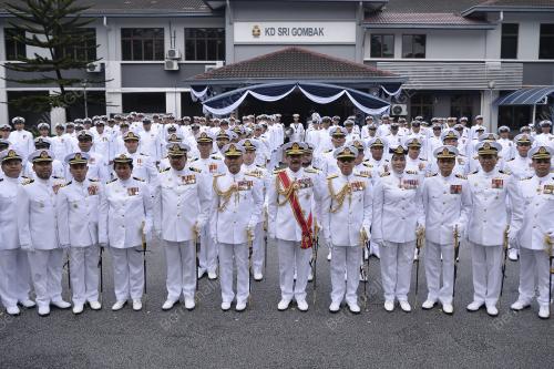 KL05_27042019_NAVY_BN201904268093