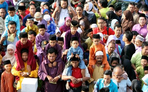 BERKHATAN BERRAMAI RAMAI