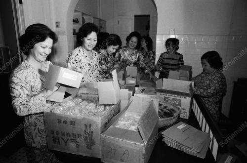 BAKAT BUNGKUS KUIH UNTUK TENTERA
