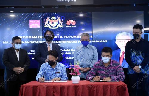 DATUK SERI DR ADHAM BABA