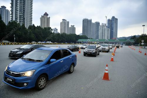 SEKATAN JALAN RAYA TOL DUTA
