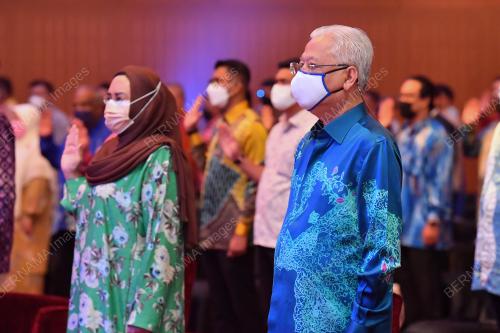 DATUK SERI ISMAIL SABRI YAAKOB