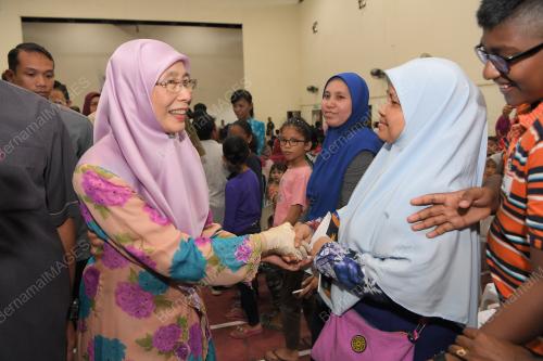 DATUK SERI DR WAN AZIZAH WAN ISMAIL