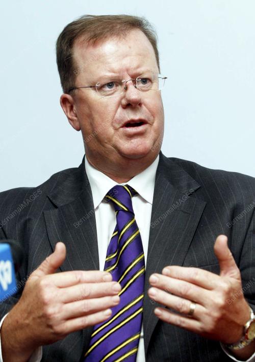 STEPHEN ROBERTSON