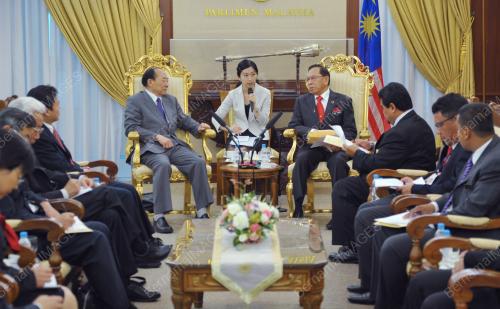 TAN SRI ABU ZAHAR UJANG