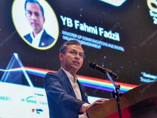 FAHMI FADZIL