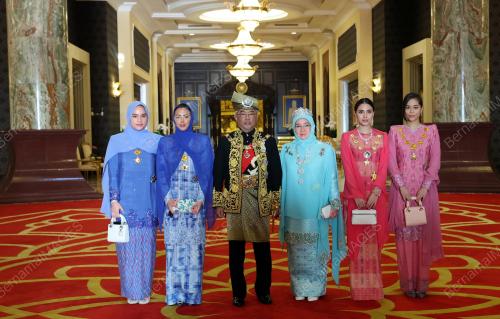 AL-SULTAN ABDULLAH RI'AYATUDDIN AL-MUSTAFA BILLAH SHAH