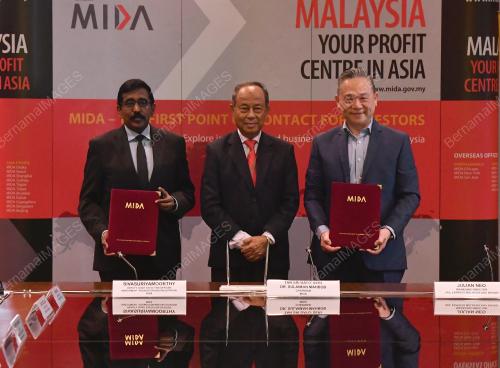 SIGNING BETWEEN MIDA AND DHL EXPRESS