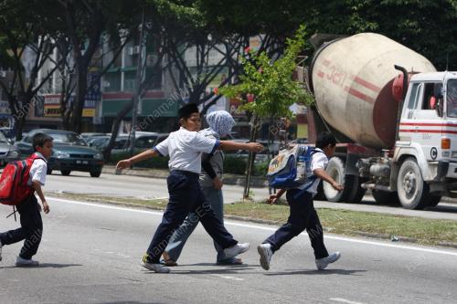 KESALAHAN JALAN RAYA