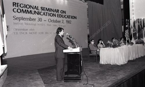 SEMINAR KOMUNIKASI