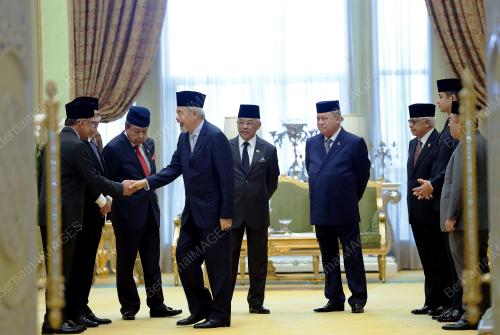 AL-SULTAN ABDULLAH RI'AYATUDDIN AL-MUSTAFA BILLAH SHAH