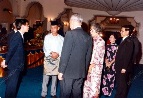 ALMARHUM SULTAN ISKANDAR