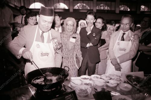 KEMPEN MAKAN DAGING ARNAB