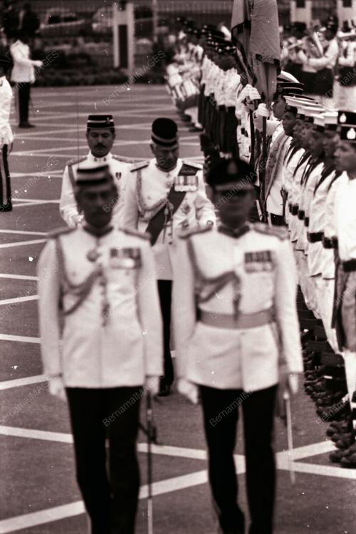HARI PAHLAWAN