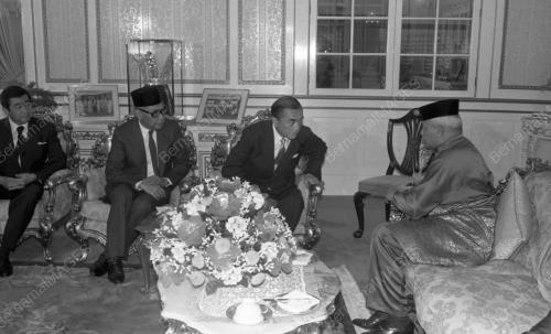 KL05_90583_NARASERU_MENGHADAP_AGONG_13012015