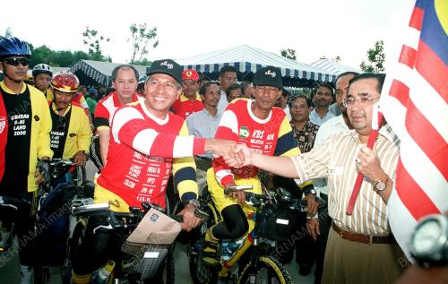 KL06-02_01_01_ISA-BASIKAL_DUNIA_02012001