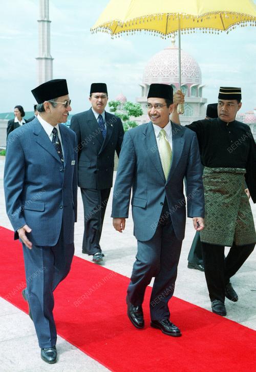 AGONG - PM
