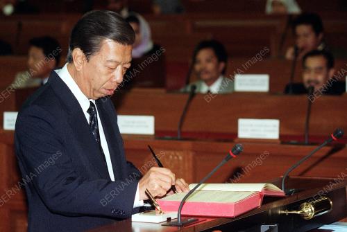 KL06-13_12_2000_SENATOR_YEW_13122000