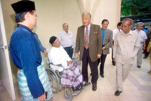 TAN SRI KHALIL YAAKOB