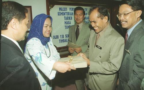 KL06-17_01_2001_-_BANTUAN_18012016