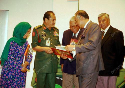 KL06-23_02_2001_NAJIB_19012016