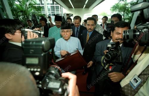 TUN DAIM ZAINUDDIN