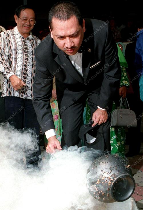 KL06-4_05_2000_NAZRI_KRAFTANGAN_07012016
