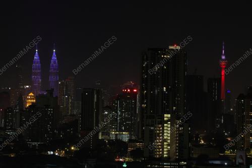 MENARA BERKEMBAR KLCC BERCAHAYA WARNA