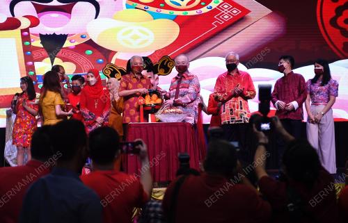 DATUK SERI ISMAIL SABRI YAAKOB