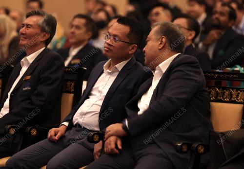 NIK NAZMI NIK AHMAD