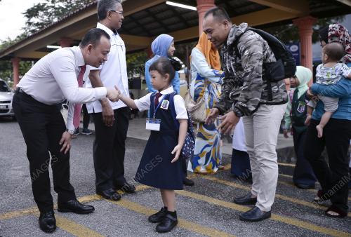 DR MASZLEE MALIK