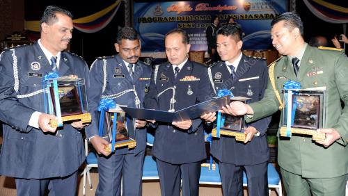 KL06_02032012_POLIS