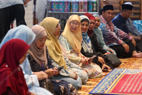 DATUK SERI DR WAN AZIZAH WAN ISMAIL