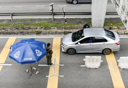 KURANGKAN SEKATAN JALAN RAYA