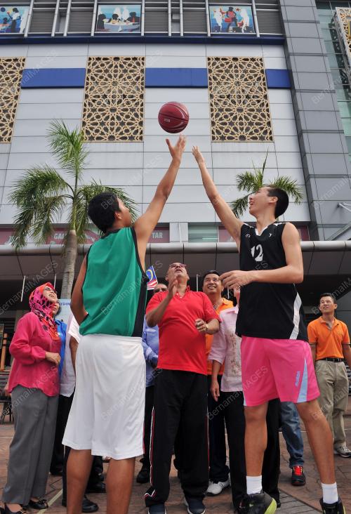 KL06_02092012_MAGLIN_KERANJANG
