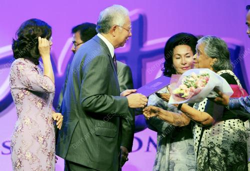 KL06_02102012_HARI_WANITA