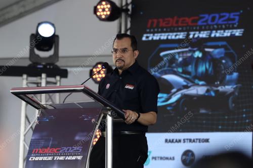 DATUK DR ASYRAF WAJDI DUSUKI