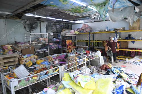 KERJA PEMBERSIHAN SELEPAS BANJIR