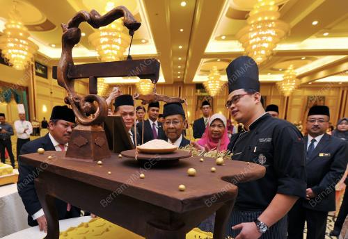 KL06_03062015_AGONG