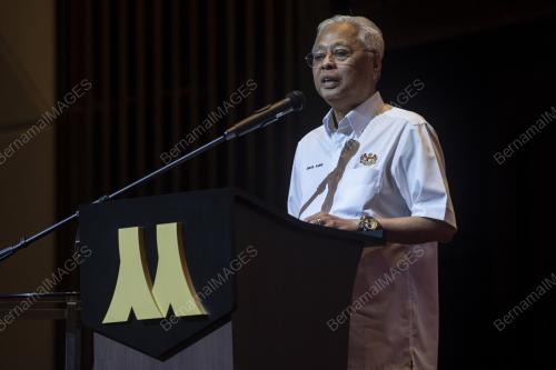 DATUK SERI ISMAIL SABRI YAAKOB