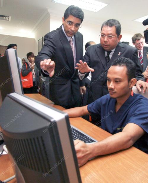 DATUK DR AWANG ADEK HUSSIN