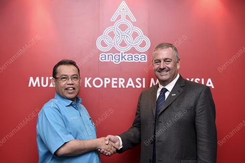 DATUK ABDUL FATTAH ABDULLAH & ARIEL GUARCO
