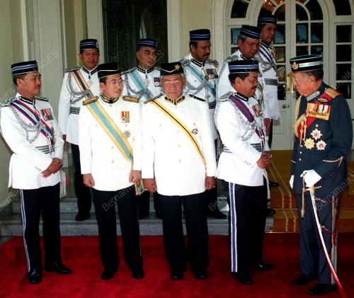 PINGAT KEPAHLAWANAN PASUKAN POLIS