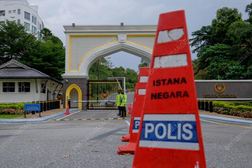 PINTU_ISTANA