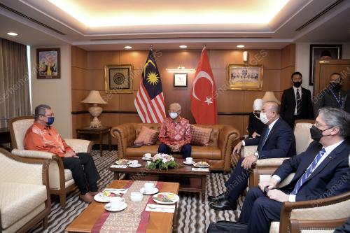 DATUK SERI ISMAIL SABRI YAAKOB 